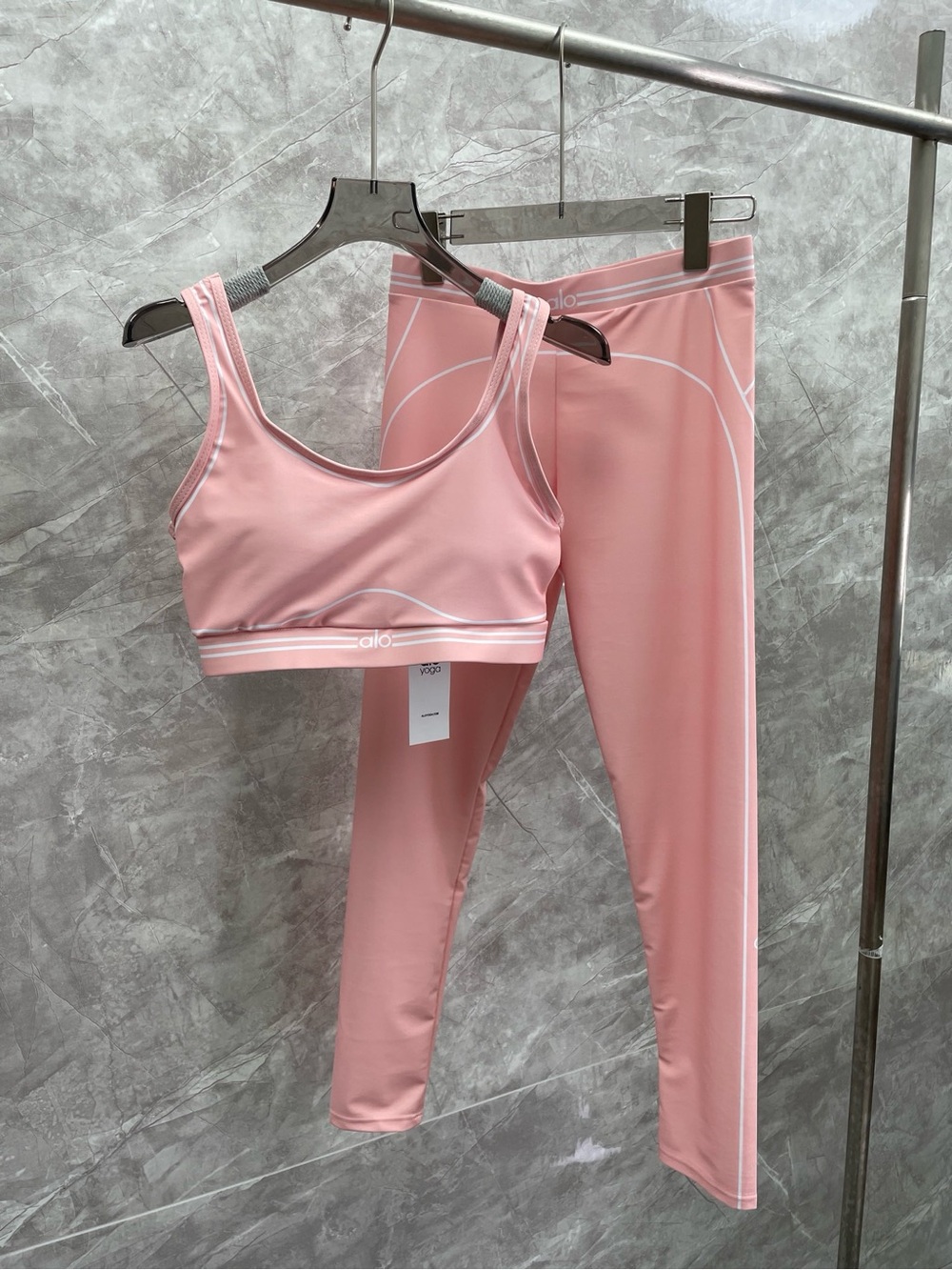 ALO Yoga Pink Seam-Accented Sports Bra & Leggings Set